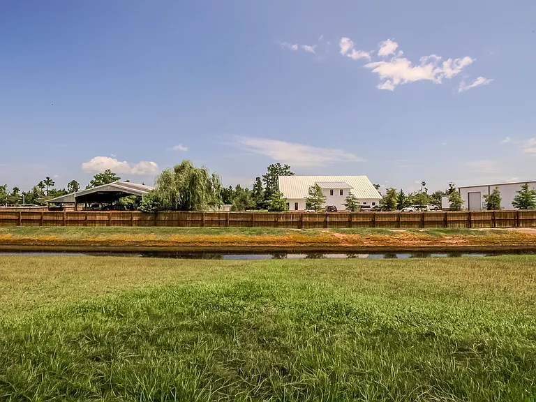17490 Jakes Dr — Photo 32