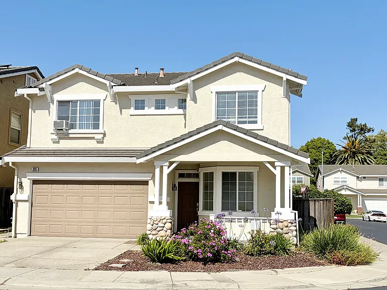 923 Ferro Dr — Photo 2
