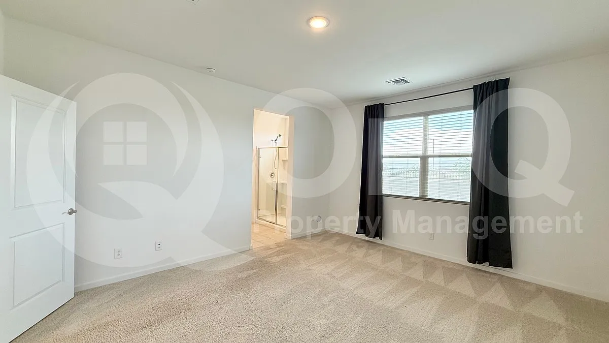4 bed, 3.0 bath, 2048 sqft, $2,599 — Photo 3