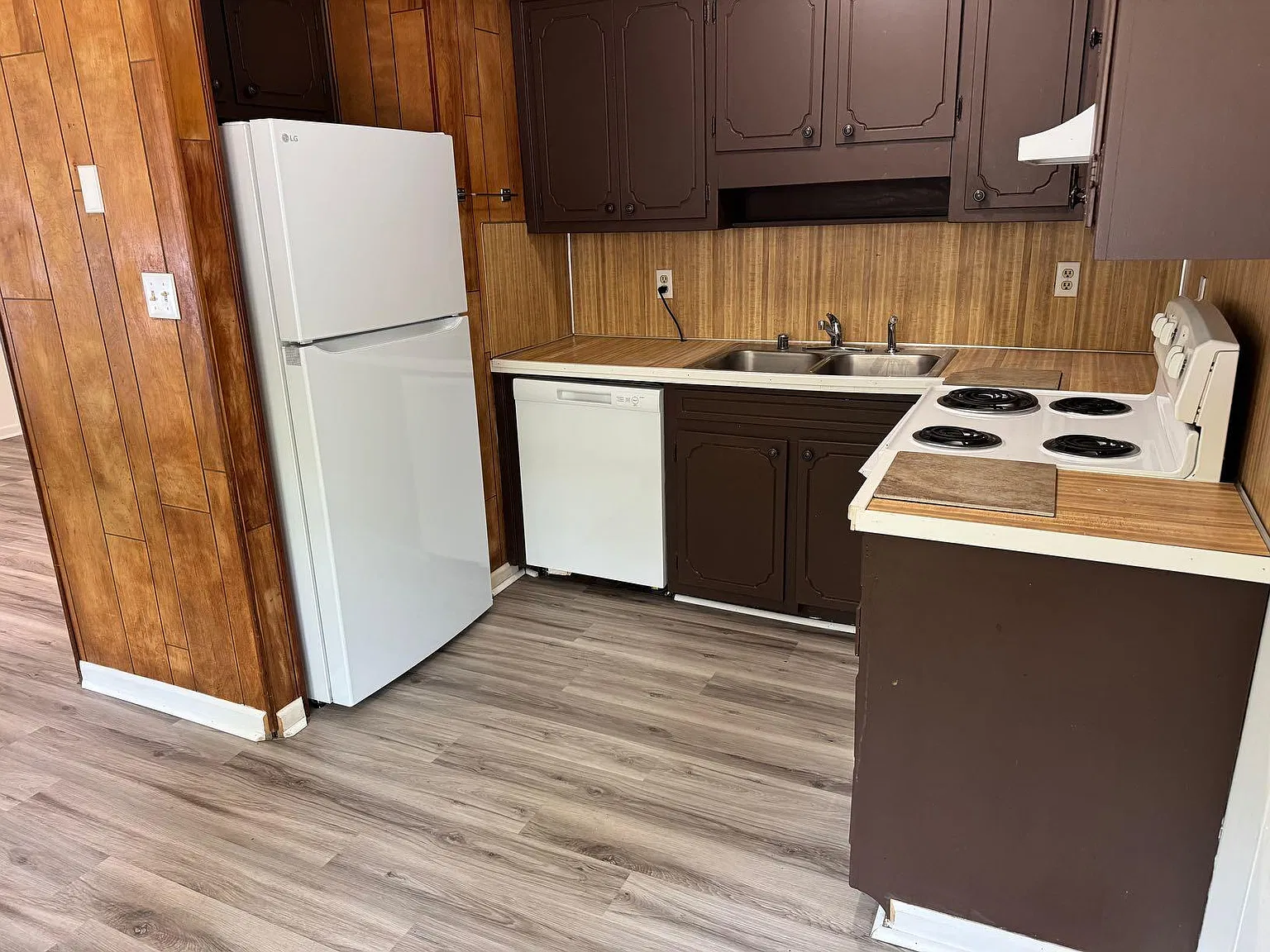 2 bed, 1.0 bath, 782 sqft, $851 — Photo 2