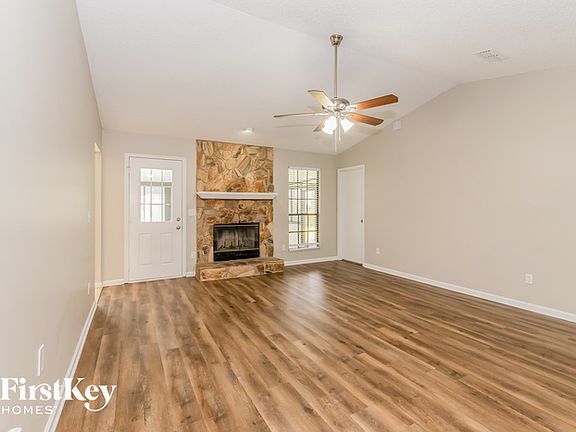 3rd image of 1383 Mayberry Ln