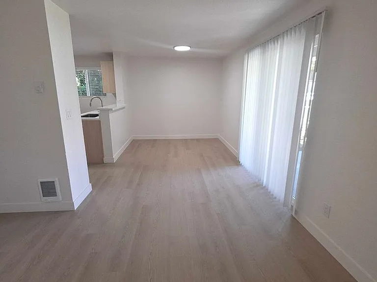 Wellington Place Apartments — Photo 20