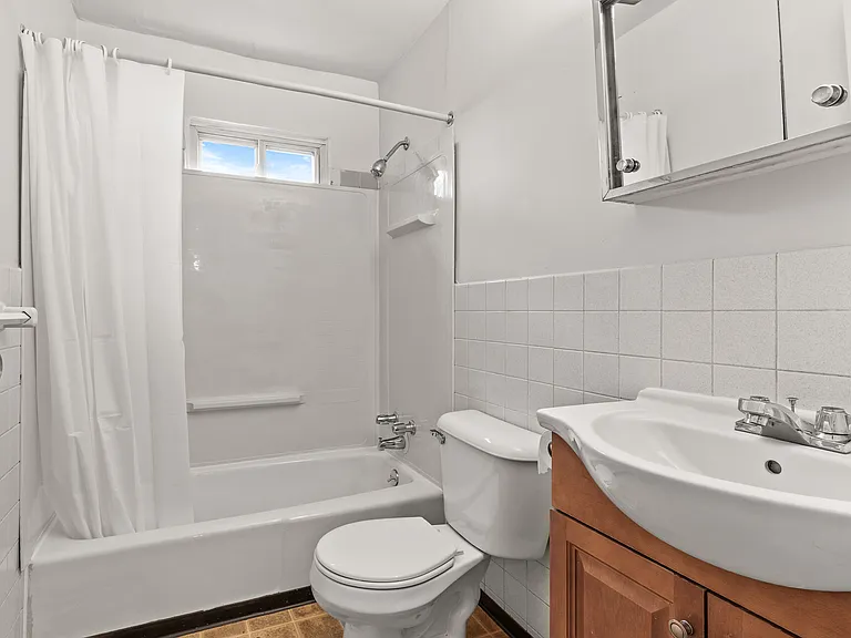 647 37th Ave NE #203 — Photo 8