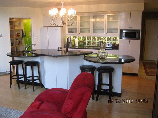 1st image of 106 Linden Ave #1
