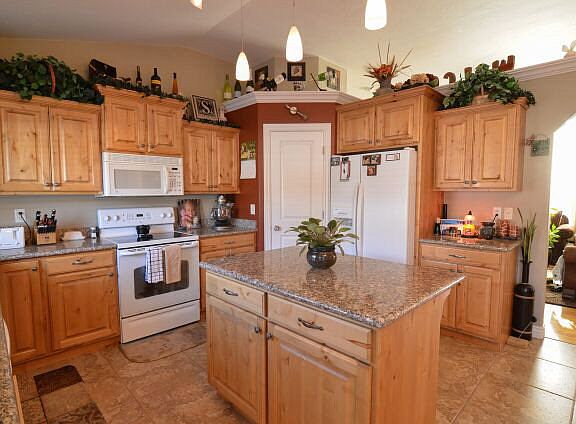 5th image of 1657 Sunny Pine Way