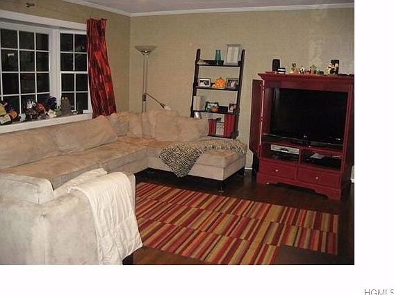 2nd image of 52 Pine St