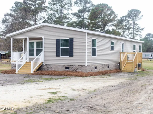 121 West Avenue, Teachey, NC 28464