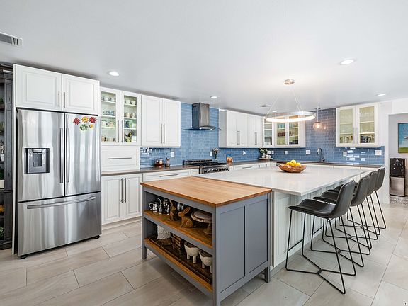 5th image of 311 E WOODLAKE DR