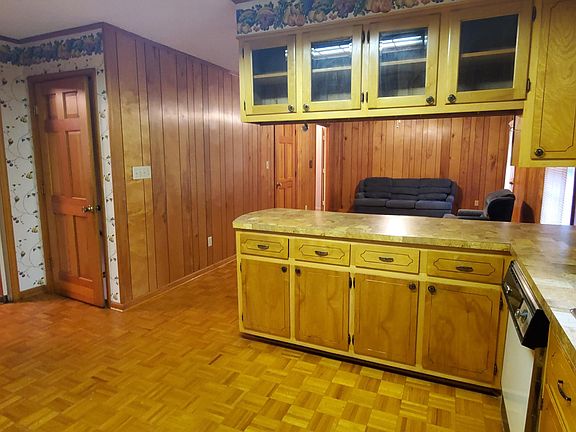 3rd image of 475 Laurel Park Ave
