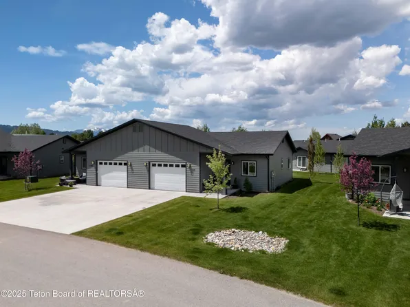265 River Cir Unit 2, Alpine, WY 83128