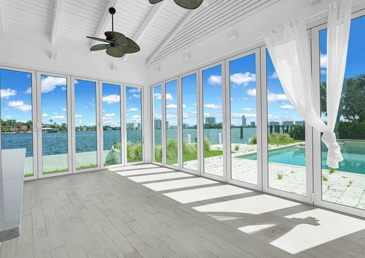 4 bed, 4097 sqft, $40,000 — Photo 2