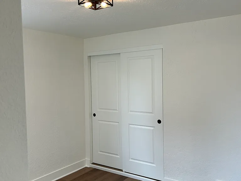 548 N Locust St — Photo 14