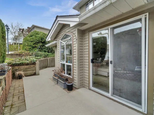 1124 Orr Dr, Pt Coquitlam, BC V3C 6H2