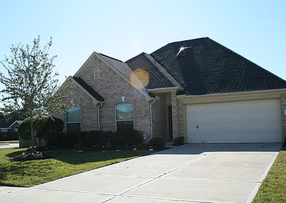 7402 Lakeside Manor, Great Corner lot home