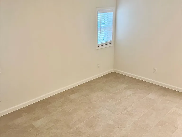 21510 Ruth Dr — Photo 5