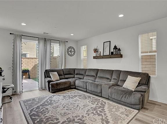4th image of 2789 E Kendall Ln
