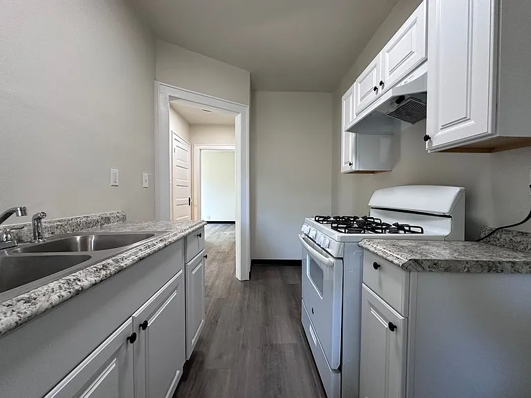 113 S Monroe Ave — Photo 13
