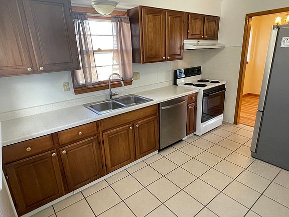 3rd image of 2 Mitchell Ln