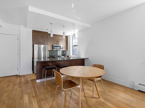 4th image of 154 Attorney St APT 401