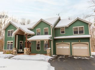 281 Forest Hill Dr, Hinsdale, MA 01235