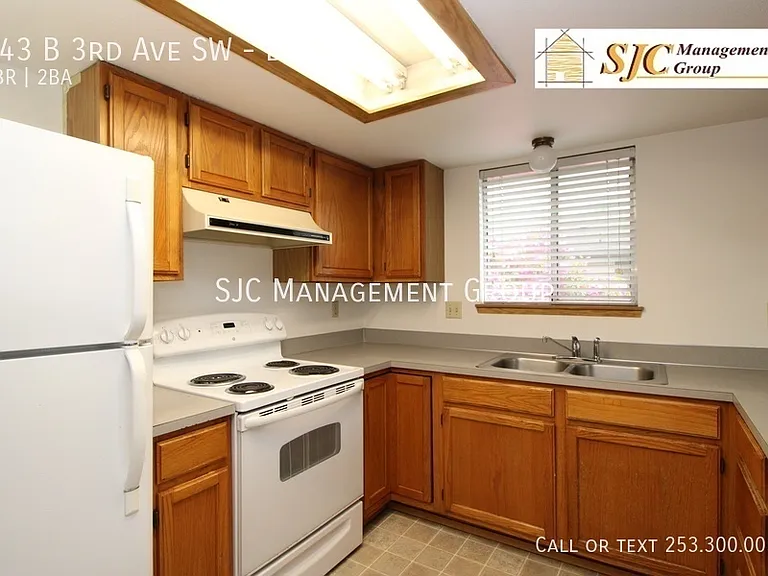 143 3rd Ave SW #B — Photo 4