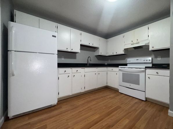 1465 Bodwell Rd APT 28