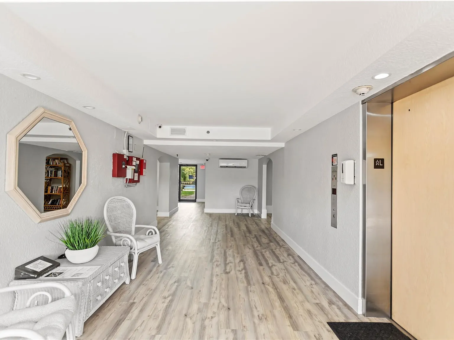 2 bed, 2.0 bath, 1290 sqft, $3,200 — Photo 4