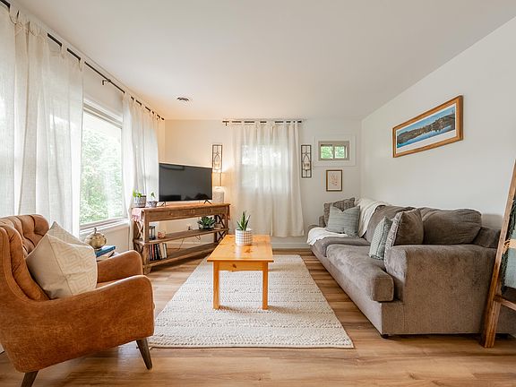 5th image of 305 Overland Dr