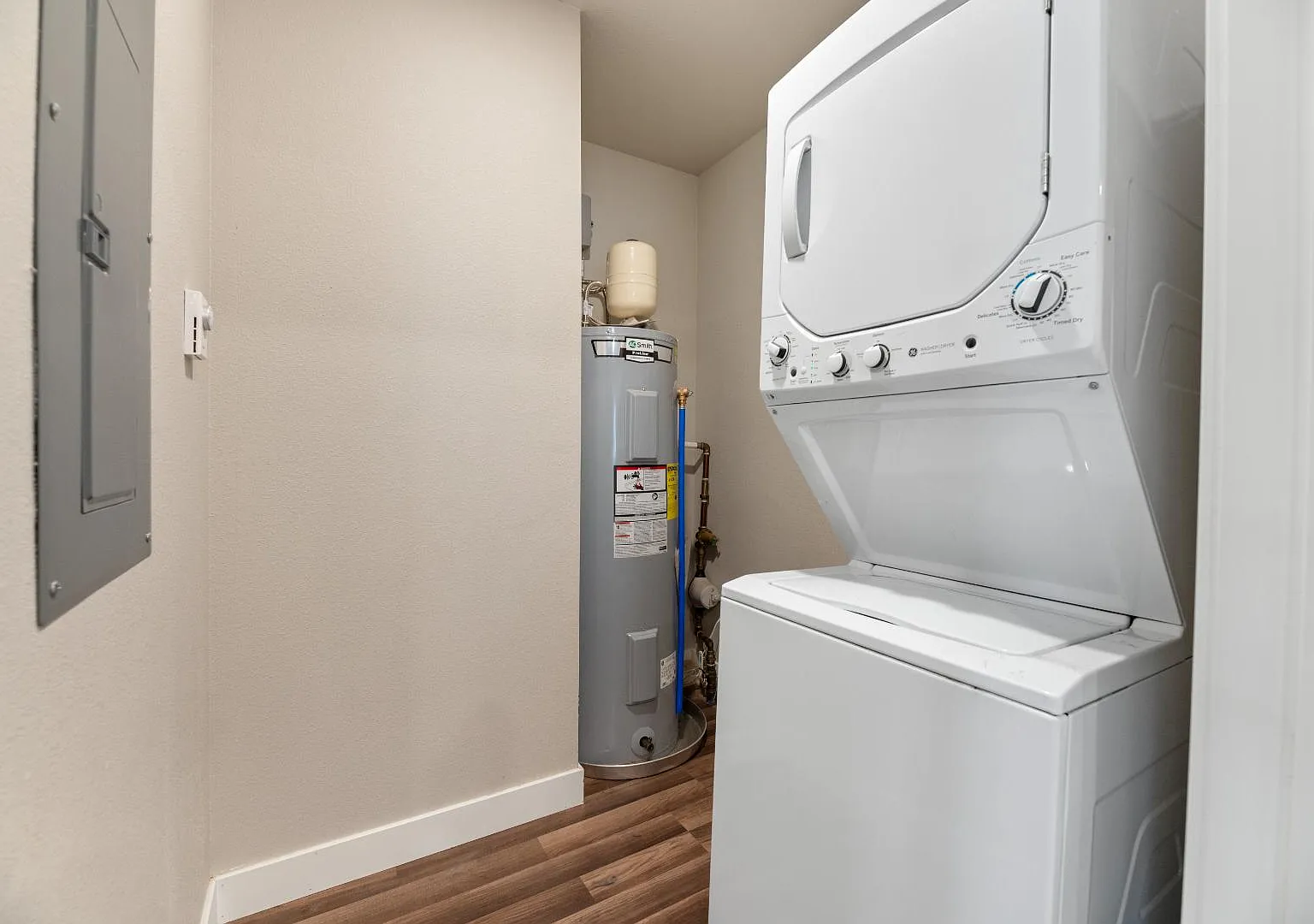2 bed, 770 sqft, $1,700 — Photo 3