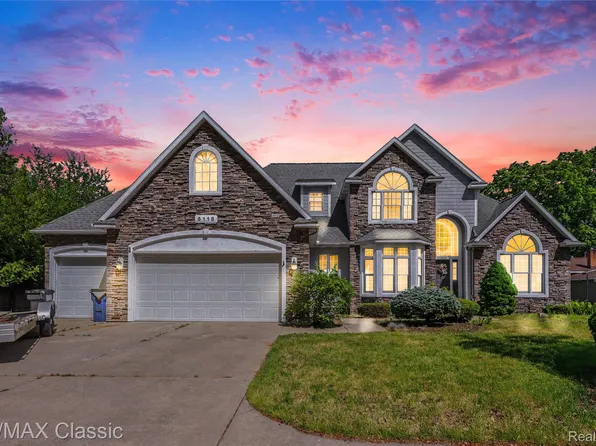 5118 S Shore Dr, Whitehall, MI 49461