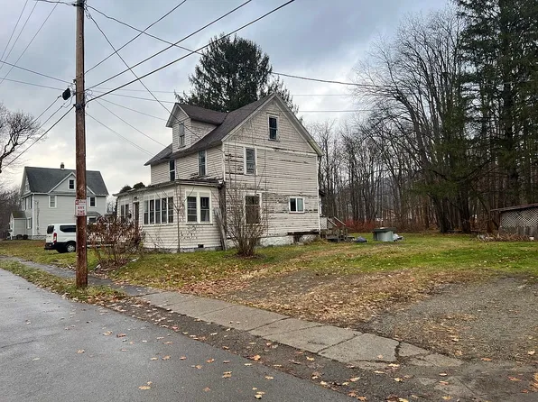 30 Sullivan St, Salamanca, NY 14779