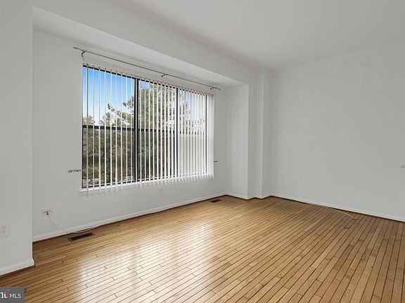 4th image of 5302 King Charles Way