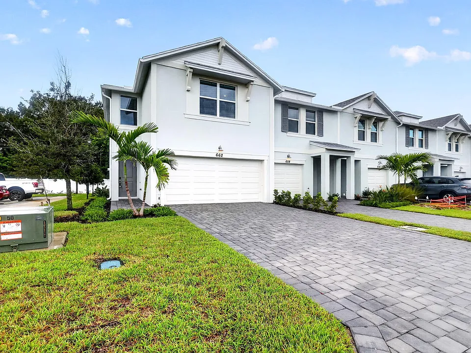 662 Salisbury Cir