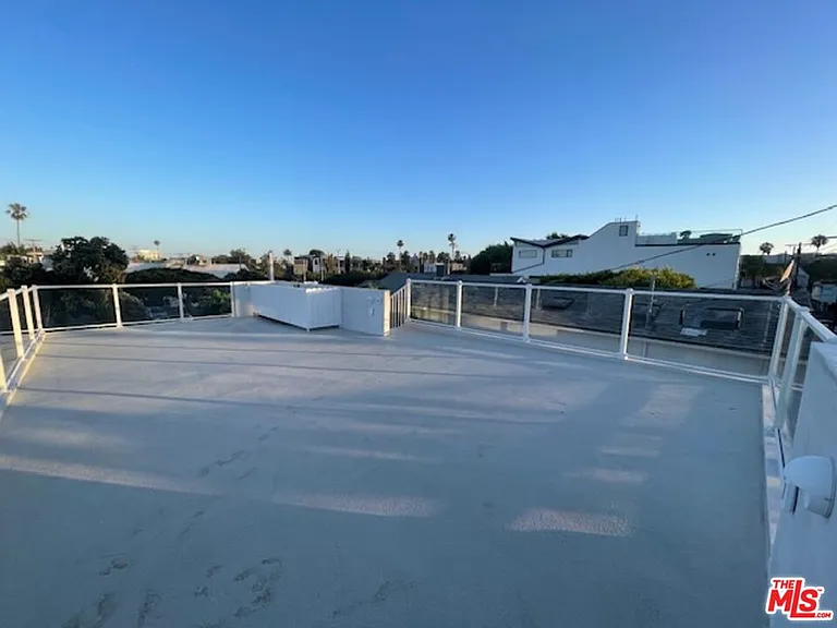 245 Windward Ave — Photo 18