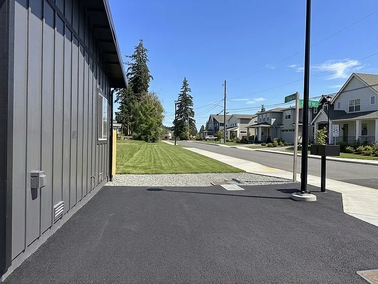 5th Ave SW — Photo 4
