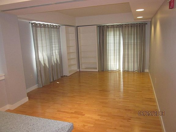 3rd image of 372 Franklin St #2