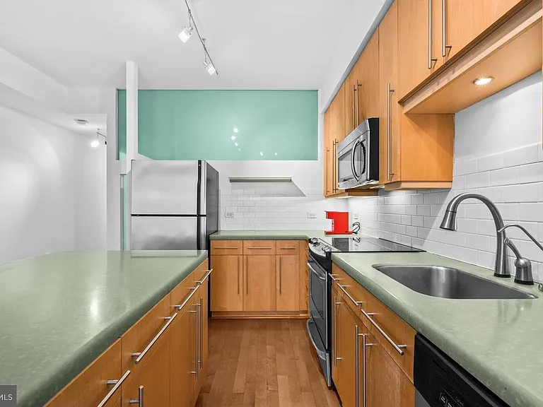 437 New York Ave NW #206 — Photo 5