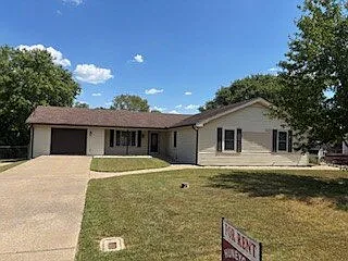 3 bed, 2.0 bath, 1743 sqft, $1,495 — Photo 2