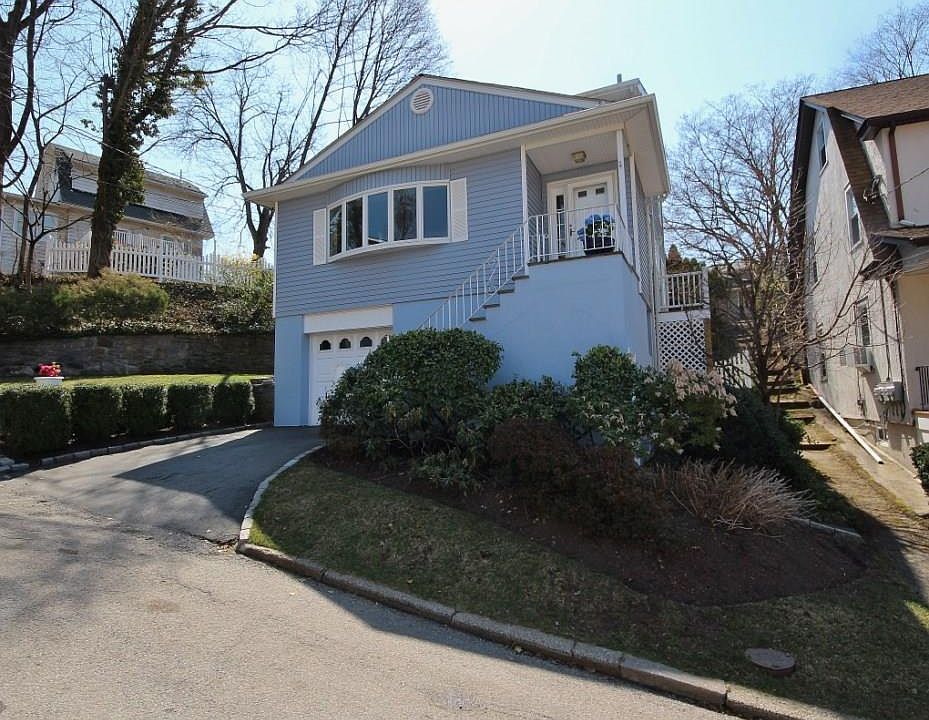 1st image of 6 Katrina Ave