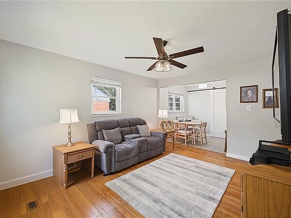 2nd image of 553 Summers Dr