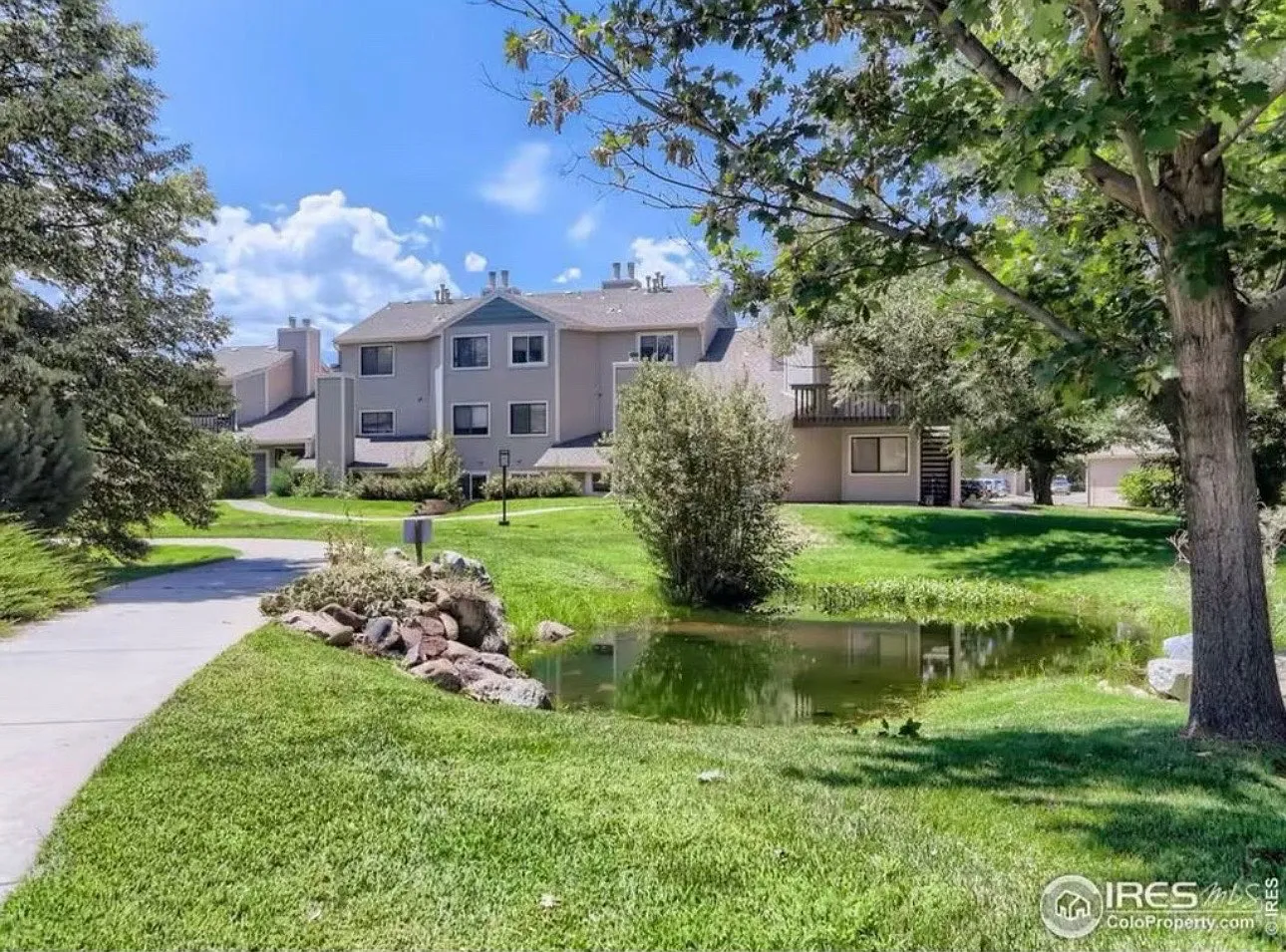 2 bed, 859 sqft, $2,300 — Photo 1