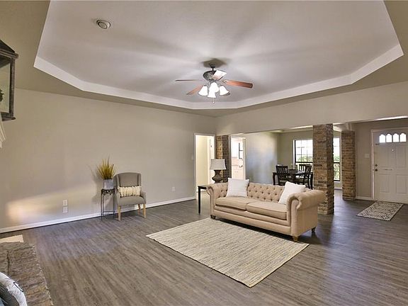 5th image of 4825 Jennifer Ln