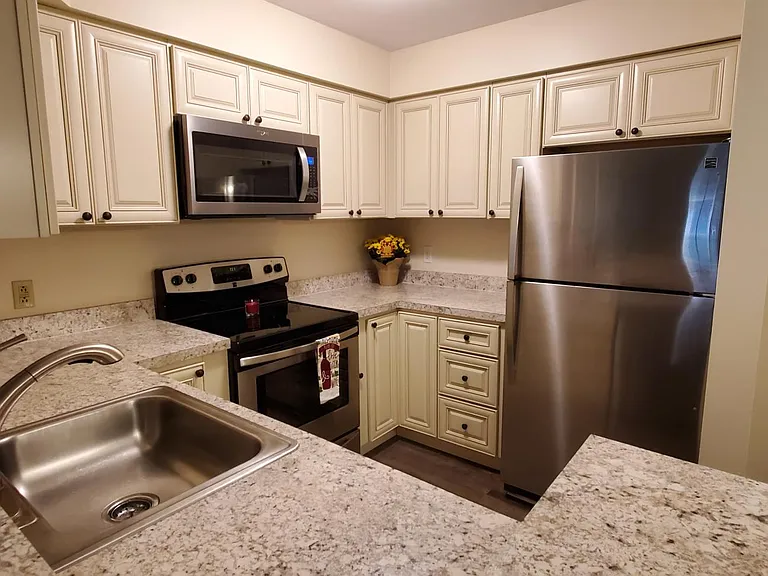 1011 Foxmeadow Dr — Photo 9