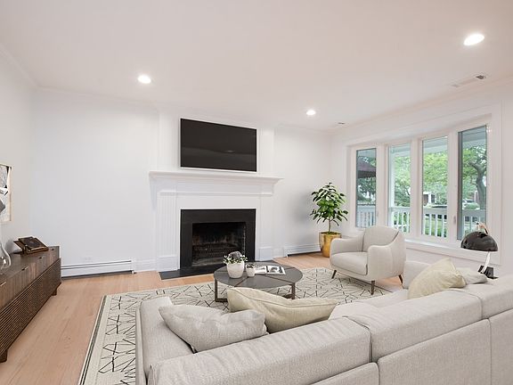 3rd image of 705 S Catherine Ave