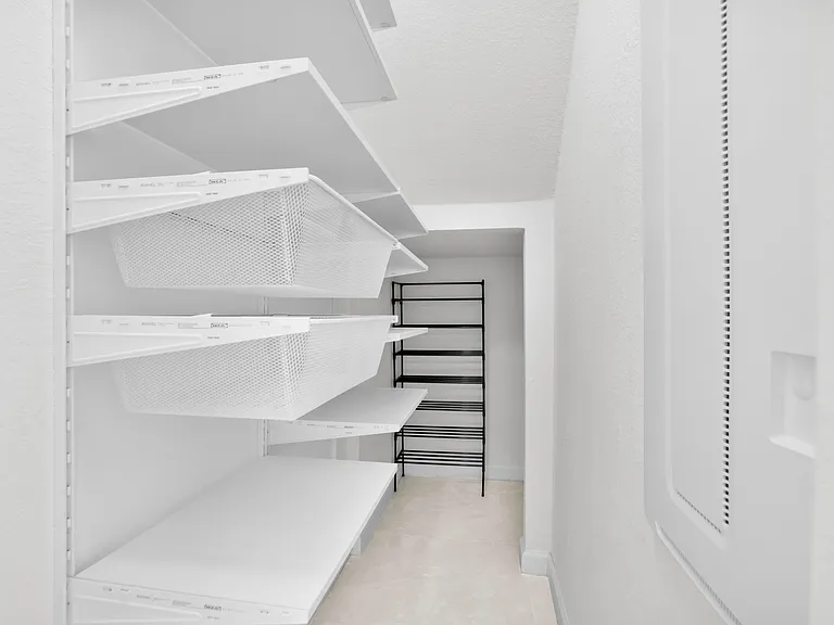 20610 NE 5th Pl — Photo 13
