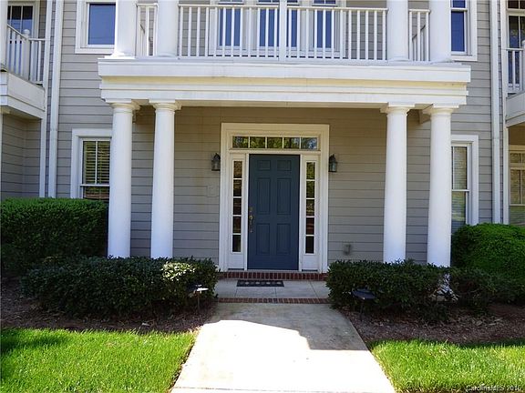 2nd image of 1052 The Glen St #1052