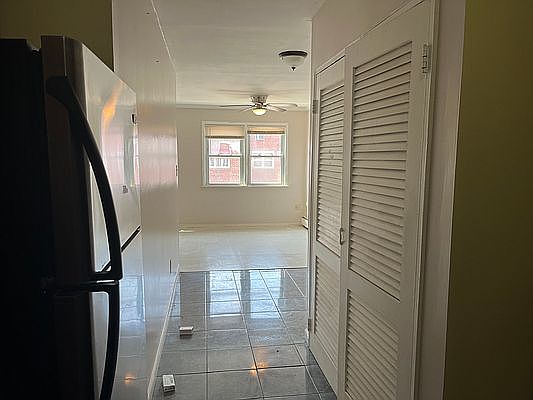 4th image of 948 E 81st St Floor 2