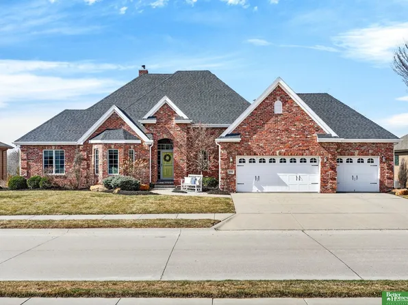 5732 S 239th St, Elkhorn, NE 68022