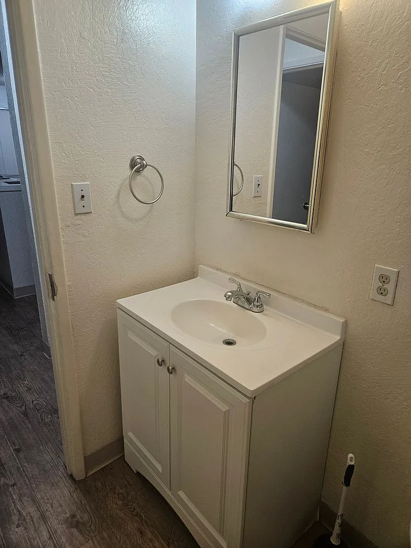 Parker Villa Apartments — Photo 4