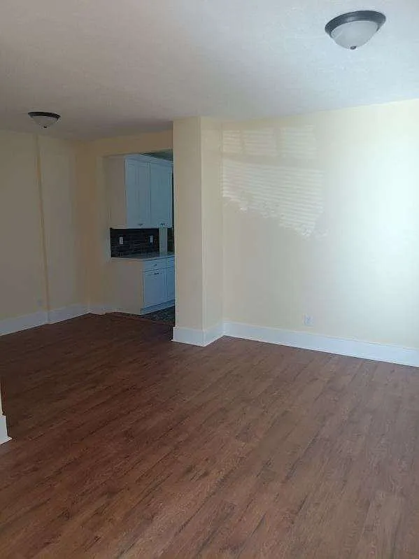 319 South Lee Street - 1 — Photo 3